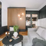 Rent 5 bedroom apartment of 130 m² in Paris