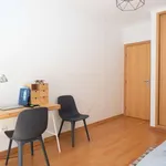 Rent a room of 104 m² in lisbon