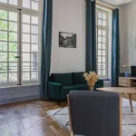 Rent 2 bedroom apartment of 98 m² in paris