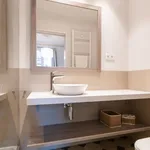 Rent 5 bedroom apartment of 90 m² in Barcelona