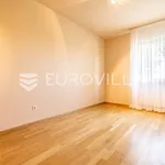 Najam 3 spavaće sobe stan od 230 m² u Zagreb