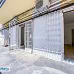 Affitto 3 camera appartamento di 88 m² in Naples