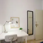 Rent a room of 85 m² in valencia