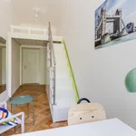 Rent 4 bedroom apartment in Prague