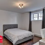 Appartement de 936 m² avec 9 chambre(s) en location à Montreal