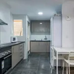 Rent 4 bedroom apartment in Valencia