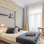 Rent a room of 317 m² in Madrid