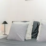 Rent 4 bedroom apartment in Barcelona