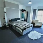 Rent 10 bedroom house in Leeds