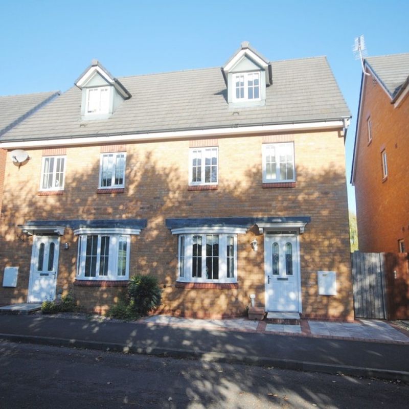 3 bed Town House to Let Whitchurch