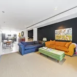 Rent 2 bedroom flat in Green