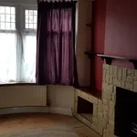 Terraced house to rent in Strathmore Avenue, Luton, Bedfordshire LU1