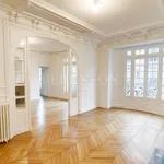 Rent 4 bedroom apartment of 111 m² in Paris 