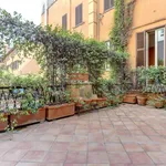 Rent 5 bedroom apartment of 321 m² in Roma