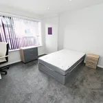 Rent 6 bedroom house in Leeds