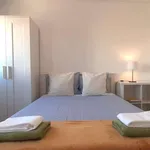 Rent a room of 100 m² in lisbon