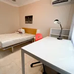 Rent 4 bedroom apartment in Valencia