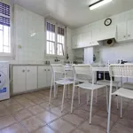 Rent a room of 175 m² in Valencia