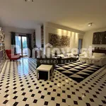 Rent 5 bedroom house of 210 m² in Roma