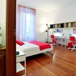 Rent a room of 100 m² in milan