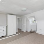 Rent 3 bedroom flat in South East England