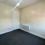 Flat to rent in Rutland Avenue, High Wycombe HP12