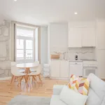 Rent 5 bedroom apartment of 68 m² in Porto