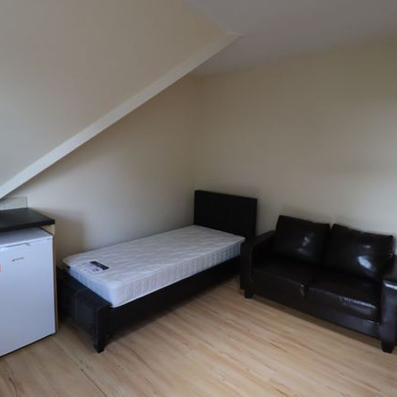 Studio to rent in Leicester Parade, Barrack Road, Northampton NN2