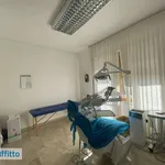 Affitto 3 camera appartamento di 64 m² in Genoa