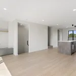 Rent 4 bedroom apartment in Kaipātiki