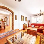 Rent 5 bedroom house of 600 m² in Marbella