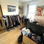 Rent 6 bedroom house in Wales