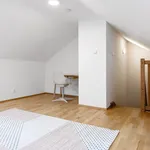 Pronajměte si 3 ložnic/e byt o rozloze 93 m² v Prague