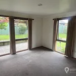 Rent 3 bedroom house in Foster