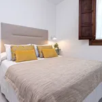 Rent 1 bedroom apartment of 538 m² in Granada