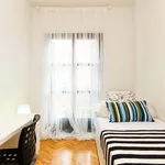 Rent a room of 75 m² in Madrid