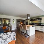 Rent 4 bedroom flat in Leeds