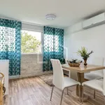 Rent 3 bedroom apartment of 47 m² in Split