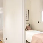 Rent 4 bedroom apartment of 117 m² in Madrid