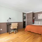 Rent 1 bedroom apartment of 46 m² in paris