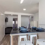 Rent a room of 95 m² in Valencia