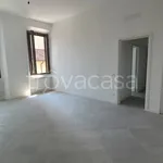 Rent 3 bedroom apartment of 76 m² in Rho