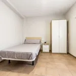 Rent a room of 85 m² in valencia