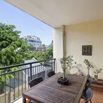 Rent 1 bedroom apartment of 723 m² in surry hills