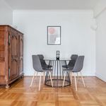 Appartement de 936 m² avec 2 chambre(s) en location à Paris