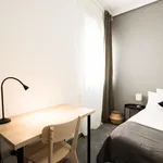 Rent 5 bedroom apartment in Madrid