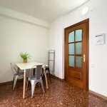 Rent a room of 91 m² in Barcelona