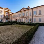 Rent 4 bedroom apartment of 258 m² in Lomagna