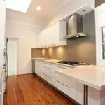 Rent 4 bedroom house in Willoughby