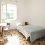 Rent a room of 140 m² in granada